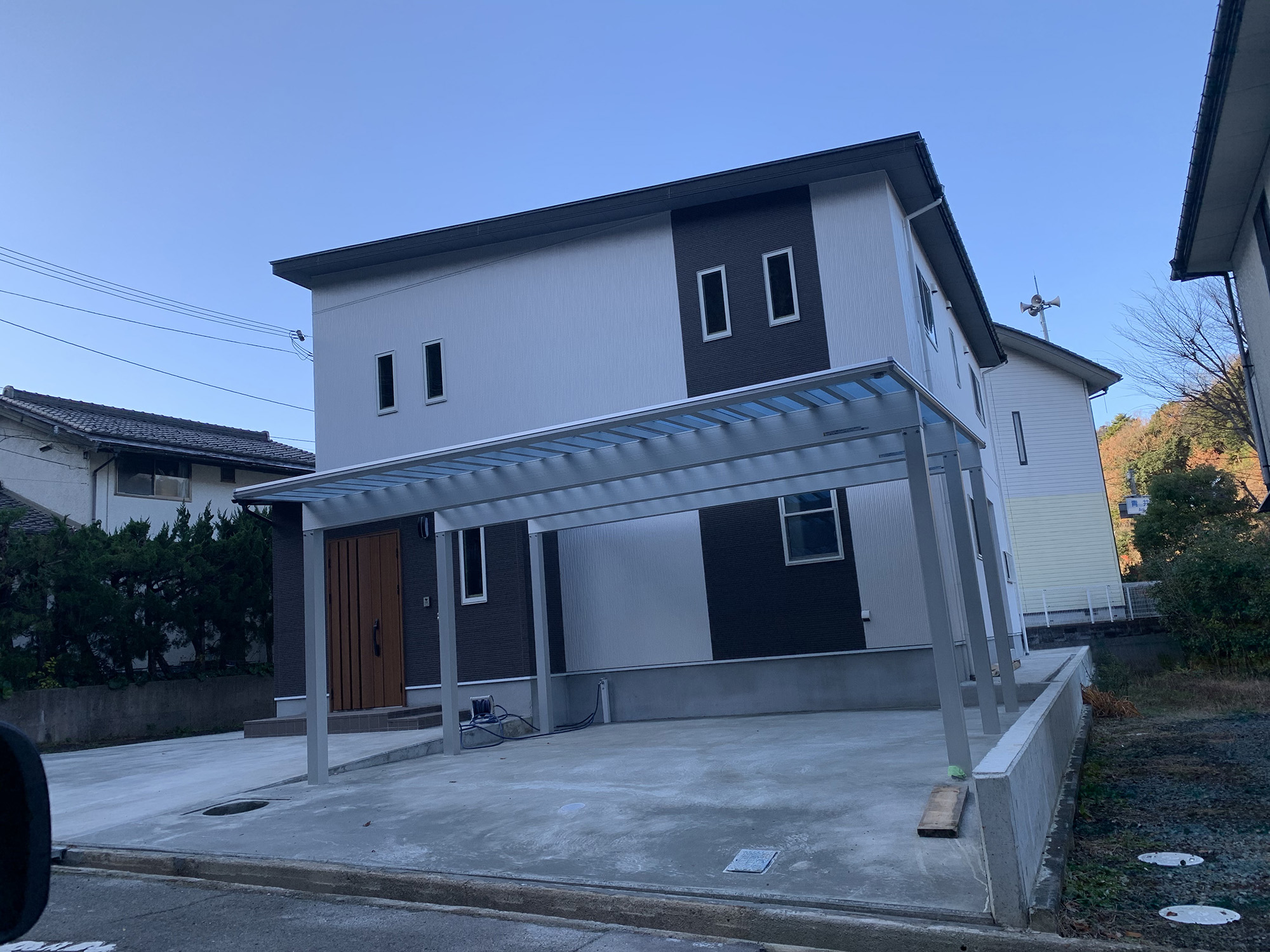 大きなカーポートの家